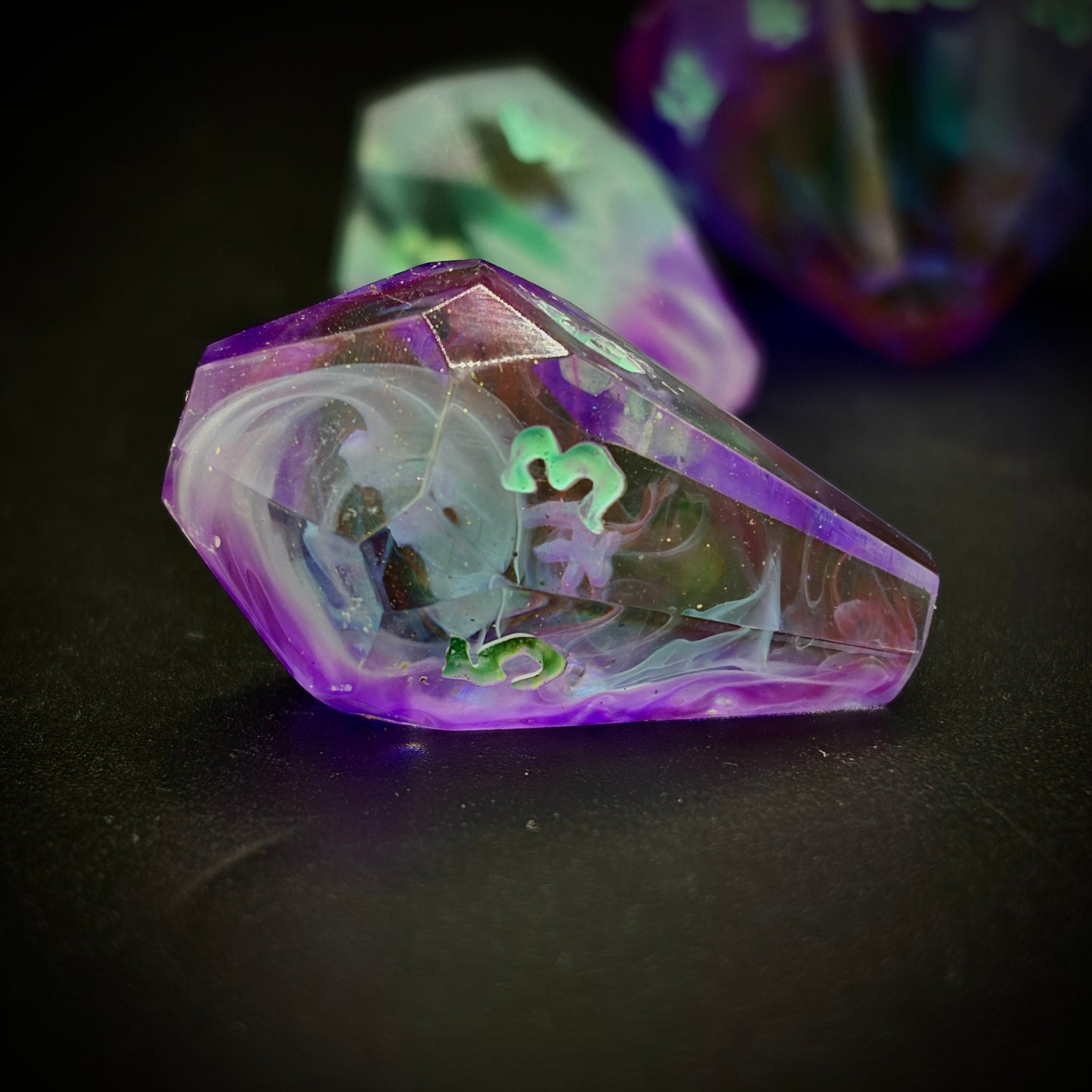 Fae-Queens Portal (7 piece coffin style hand made dice set)