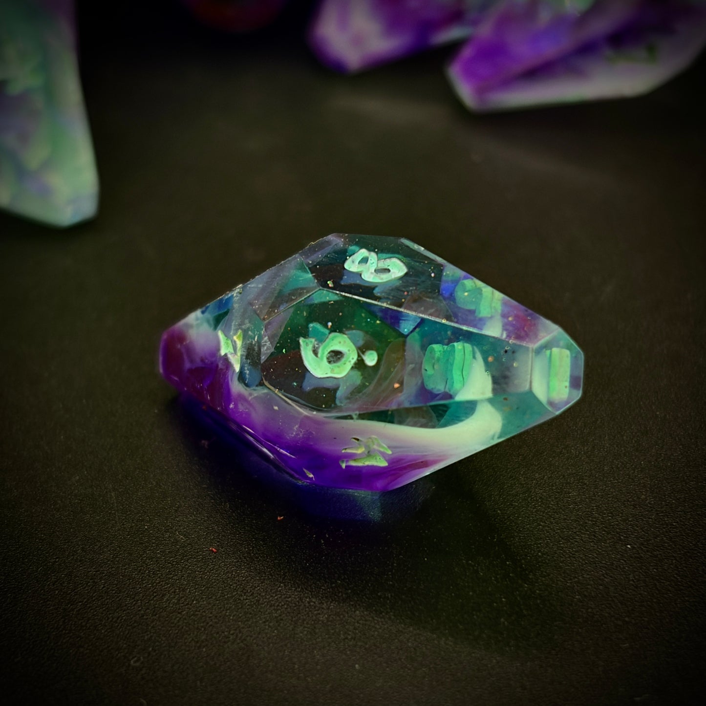 Fae-Queens Portal (7 piece coffin style hand made dice set)